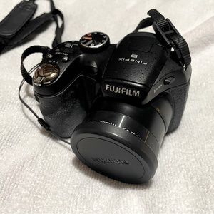 Fujifilm S Professional Digital Camera with Case
